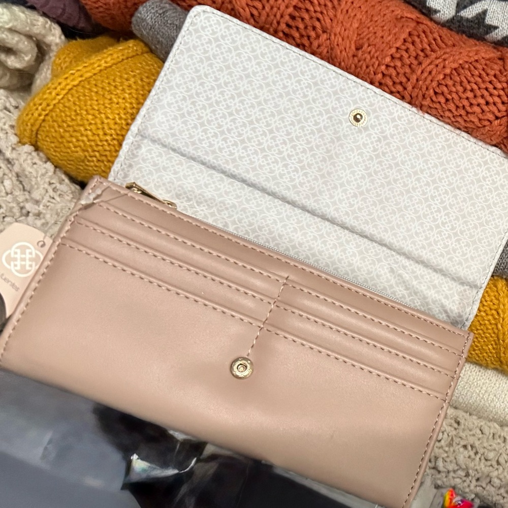 Daisy Fuentes Blush Women's Clutch Clutch-NWT - Picture 4 of 5